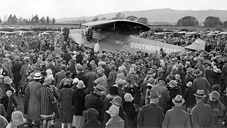 Southern_Cross-Woodbourne1928.jpg