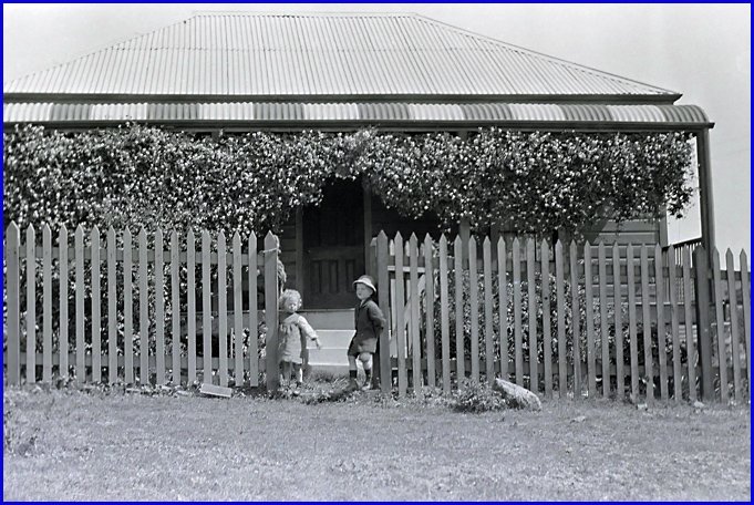 fred_fairhalls_home__childrenmayfield1916_web.jpg