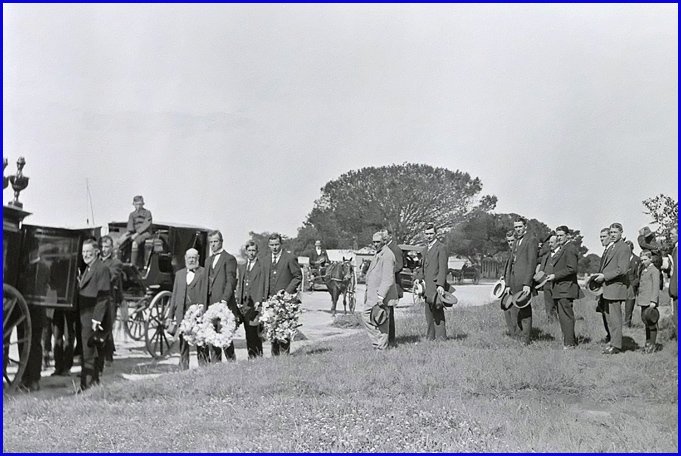 george_gattis_funeral24nov1917b_web.jpg