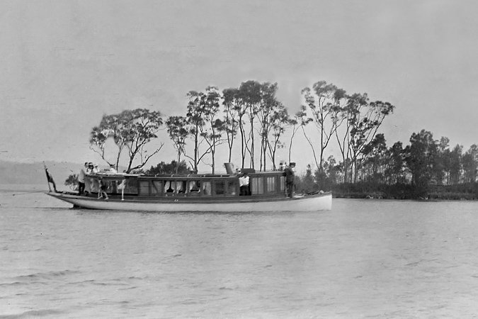 launchpassingmouthoflakeatwc1915_web.jpg