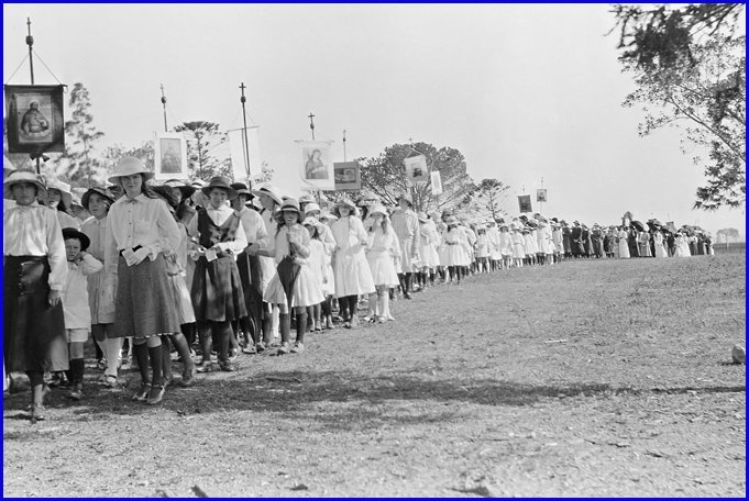 orphanage_processioncampbells_hill8oct1916c_web.jpg