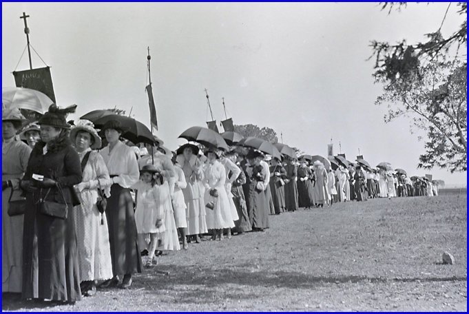 orphanage_processioncampbells_hill_8oct1916a_web.jpg