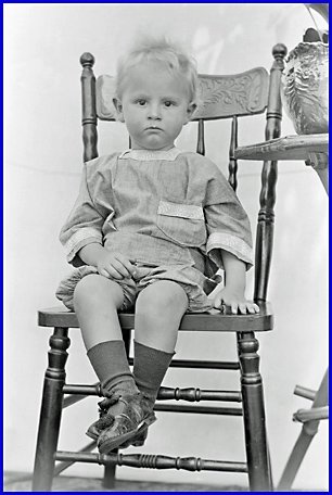 ronnie_bartlett1915seated_web.jpg