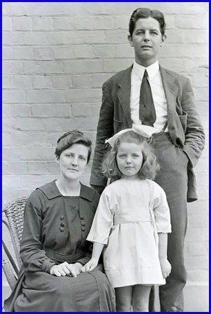 unknown_family3_web.jpg